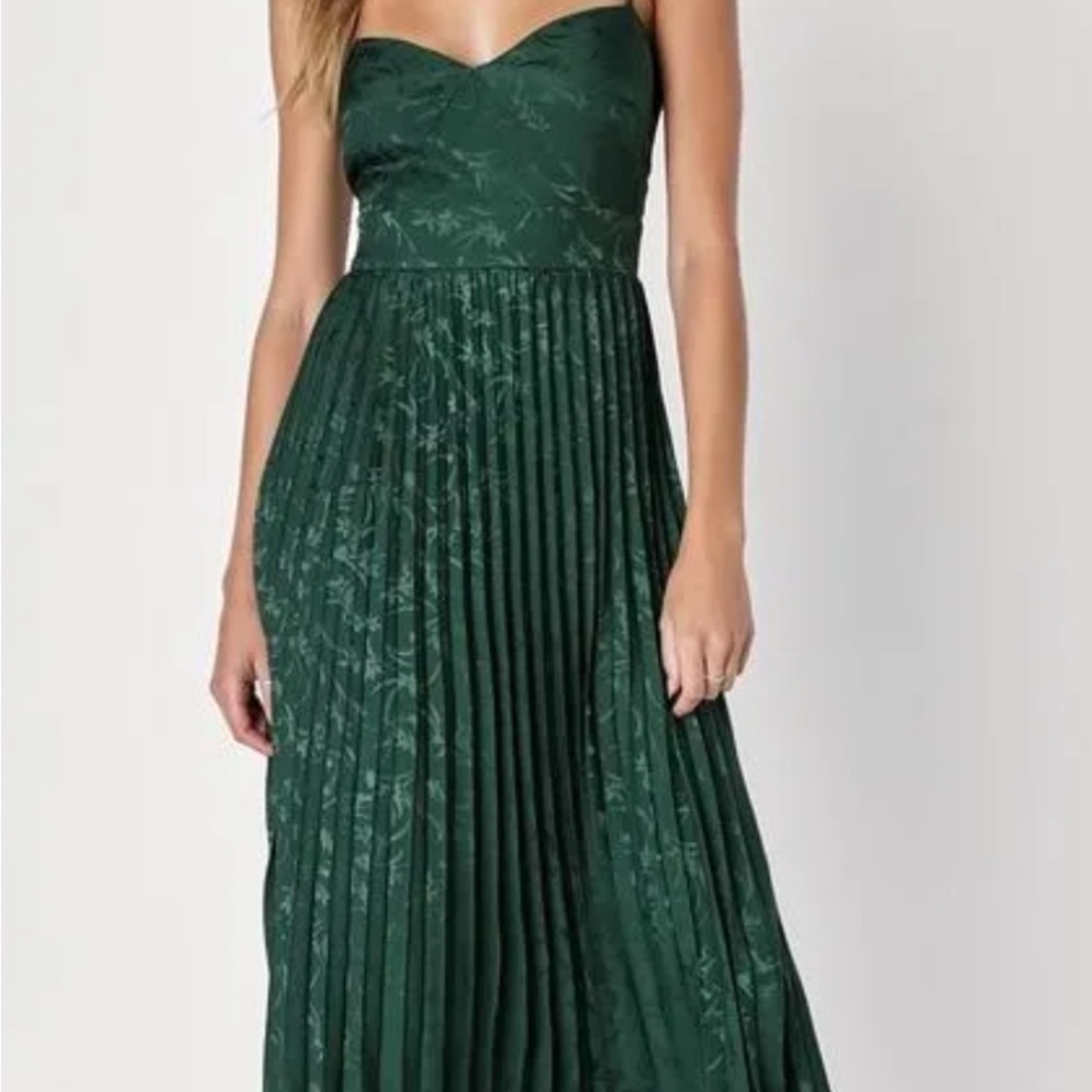 Lulus Emerald Green Jacquard Pleated Midi Dress | Size M wedding guest , holiday